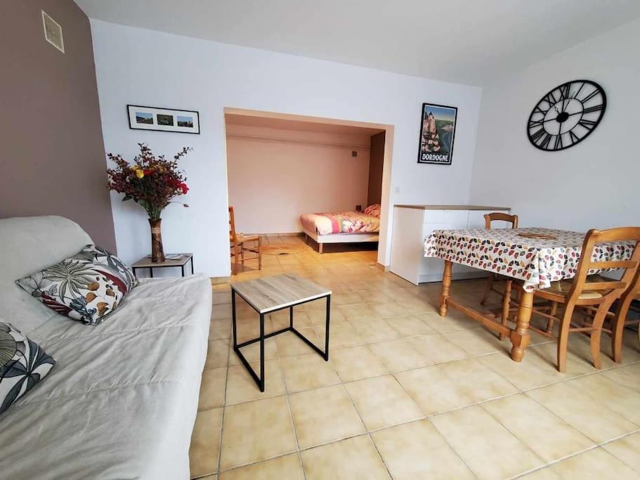Studio Au Pied Du Chateau De Castelnaud Экстерьер фото
